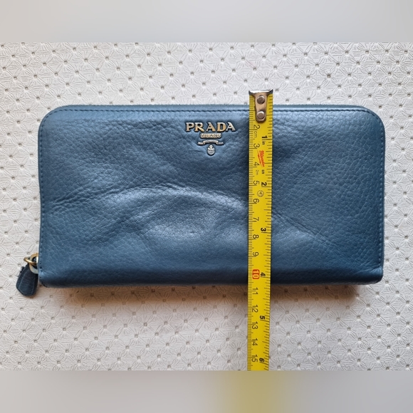 Prada Vitello Grain wallet. Authentic - Picture 8 of 13